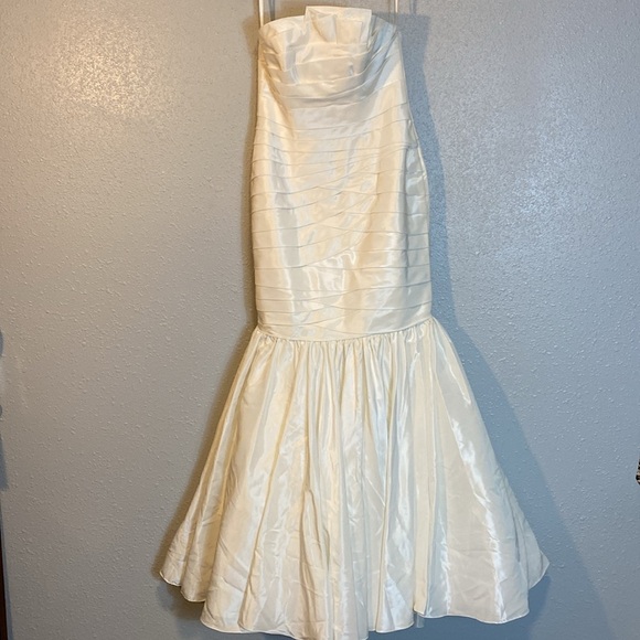 Mari Lee for Madeline Gardner Elegant White Strapless Gown - Picture 15 of 15